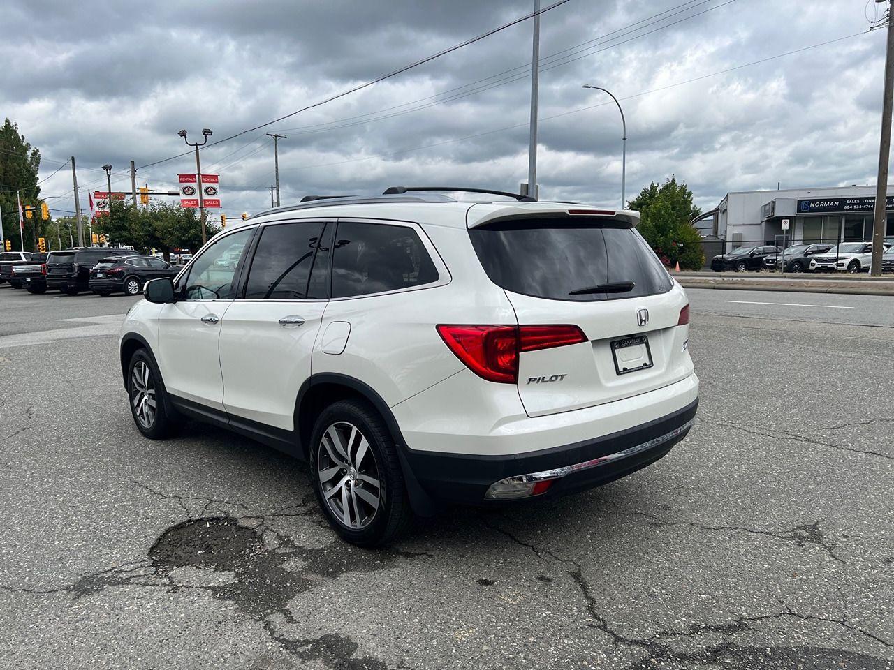 2018 Honda Pilot Touring AWD Photo5