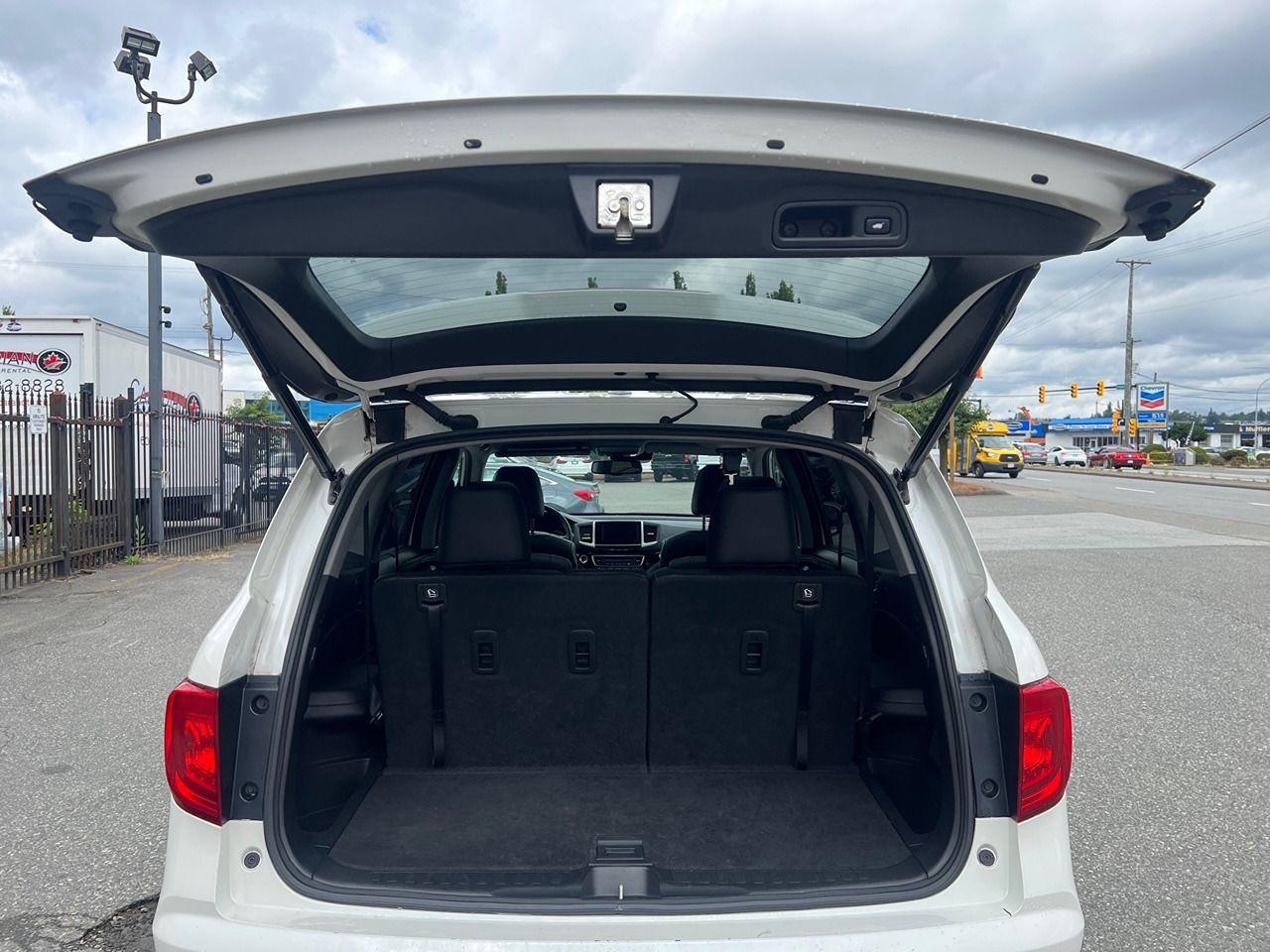 2018 Honda Pilot Touring AWD Photo29