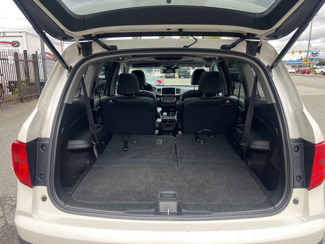 2018 Honda Pilot Touring AWD Photo30