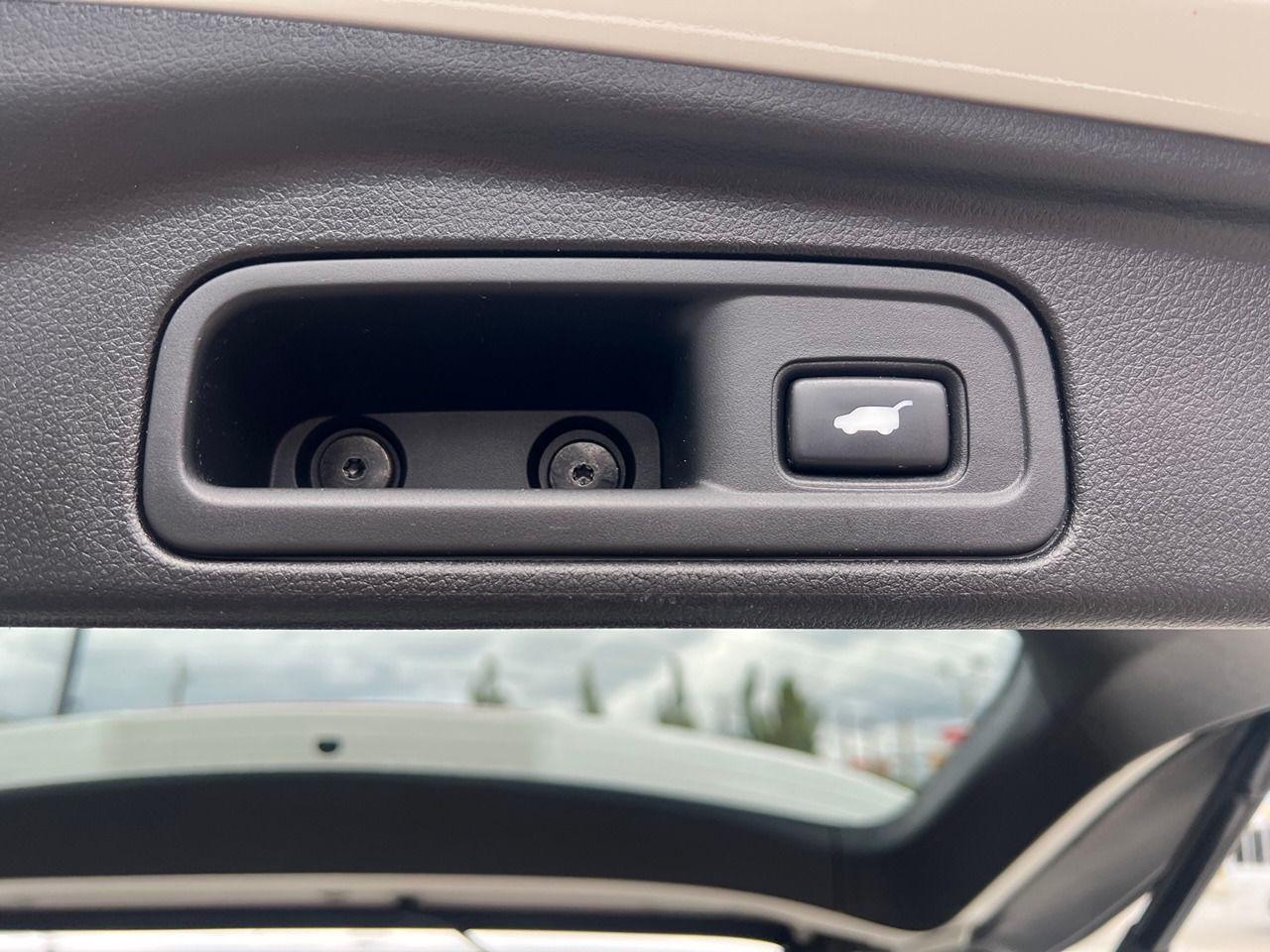 2018 Honda Pilot Touring AWD Photo9