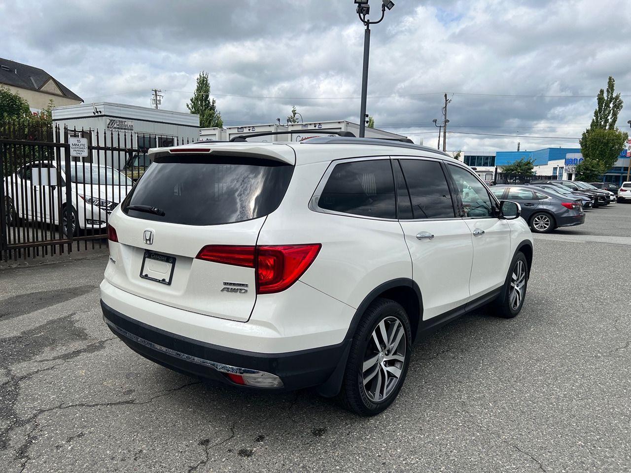 2018 Honda Pilot Touring AWD Photo10