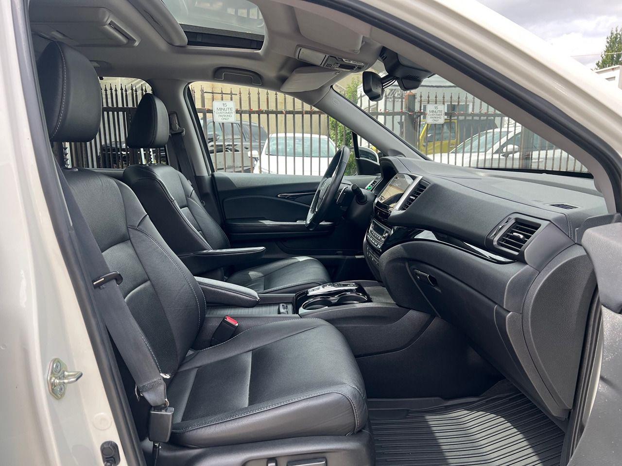 2018 Honda Pilot Touring AWD Photo34