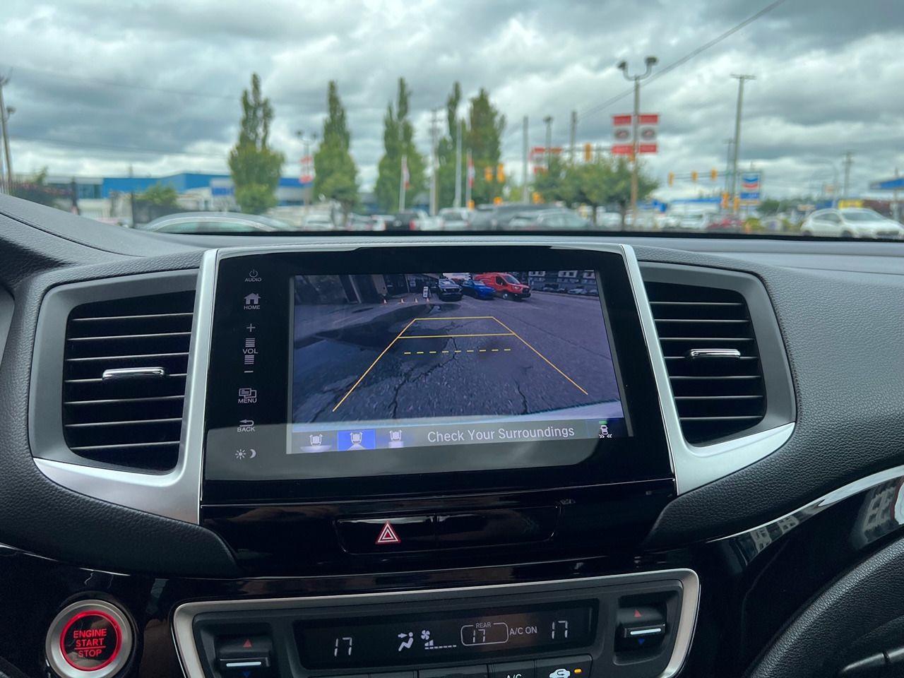 2018 Honda Pilot Touring AWD Photo21