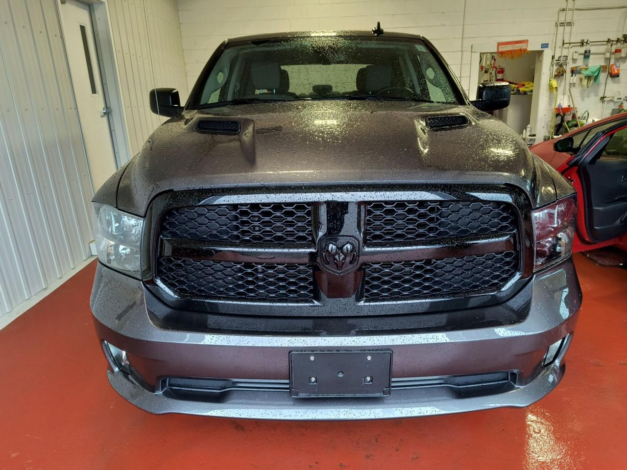 2023 RAM 1500 Classic EXPRESS Photo2
