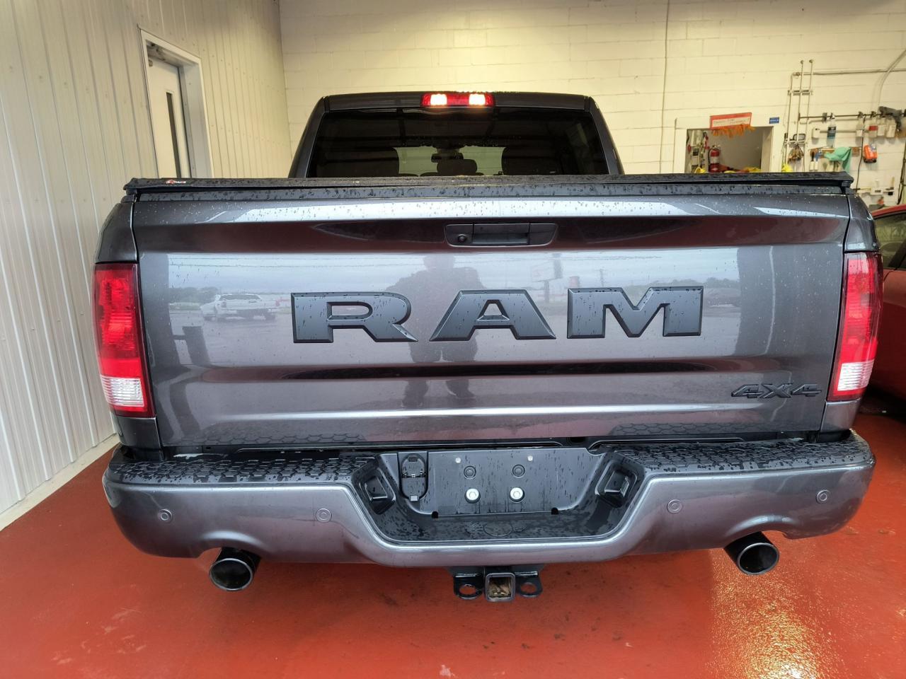 2023 RAM 1500 Classic EXPRESS Photo4