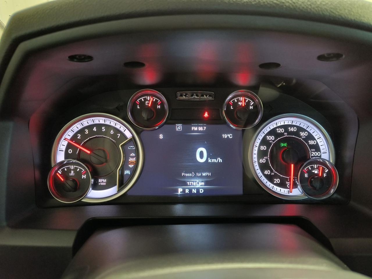2023 RAM 1500 Classic EXPRESS Photo