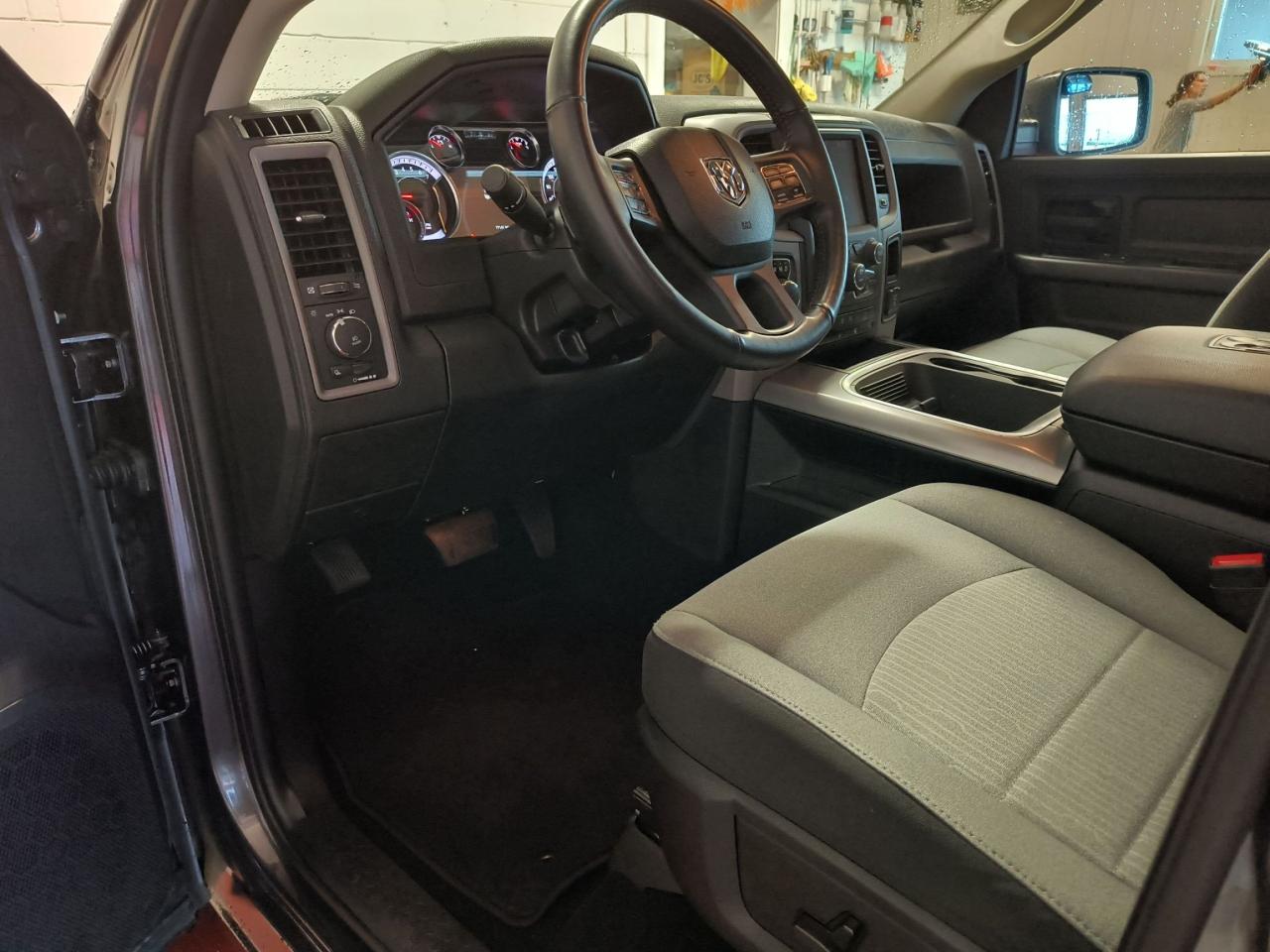 2023 RAM 1500 Classic EXPRESS Photo