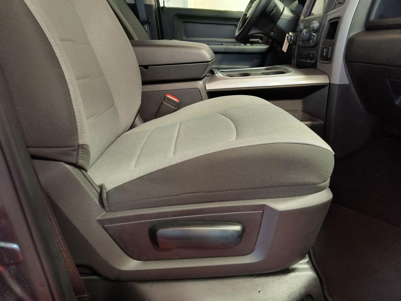 2023 RAM 1500 Classic EXPRESS Photo