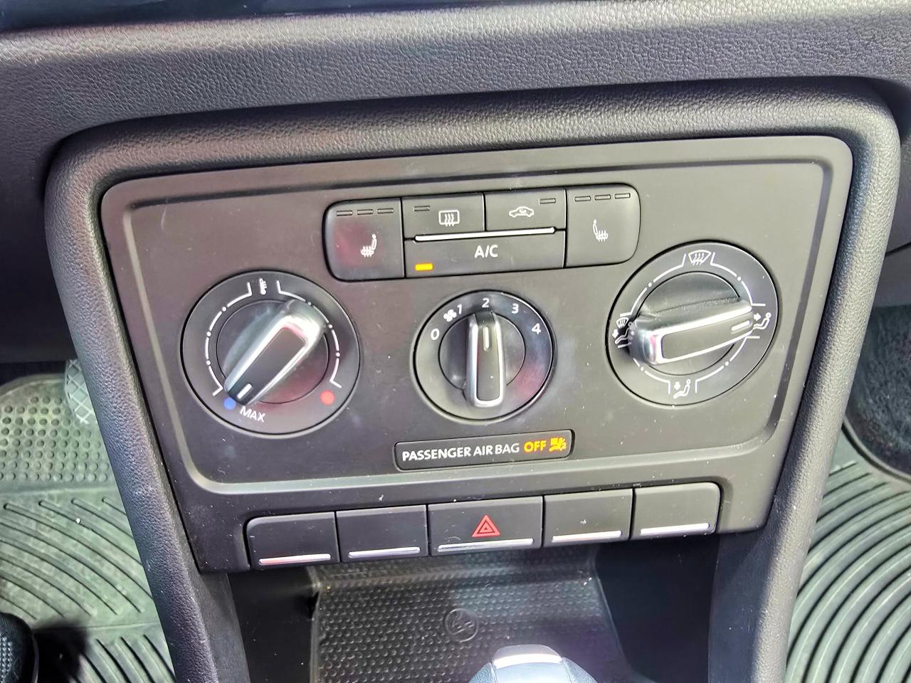 2015 Volkswagen Beetle Comfortline | Sunroof | Low KM - Photo #14