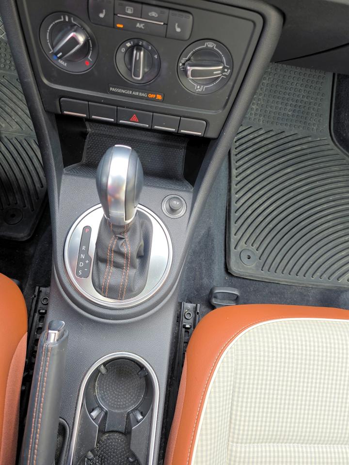 2015 Volkswagen Beetle Comfortline | Sunroof | Low KM - Photo #15