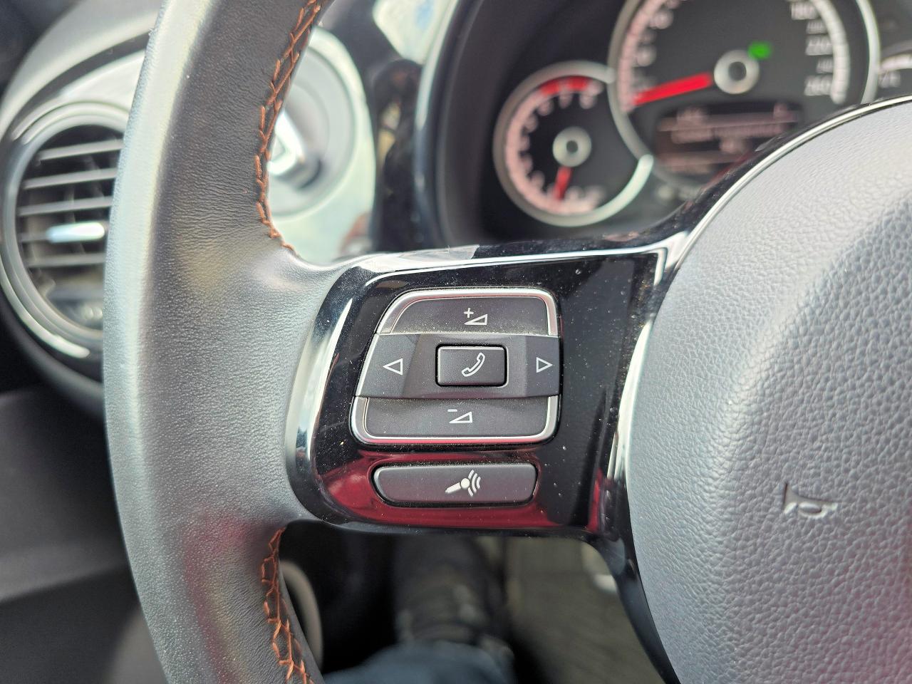 2015 Volkswagen Beetle Comfortline | Sunroof | Low KM - Photo #11