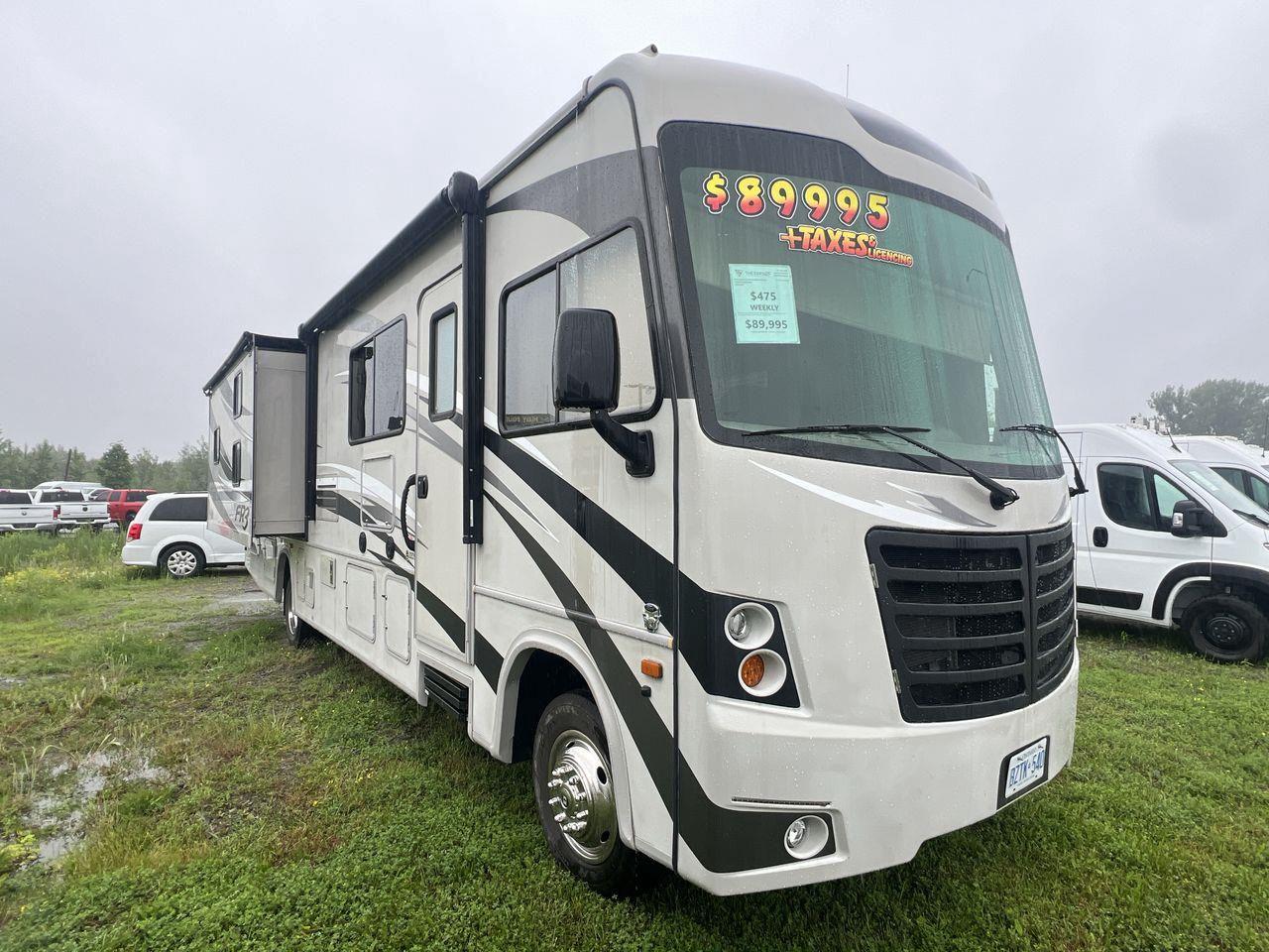 Used 2016 Ford F-53 Motorhome Chassis 32' WITH AWNING & 2 POP OUTS, DOUBLE DOOR FRIDGE, A/C!! for sale in Sudbury, ON