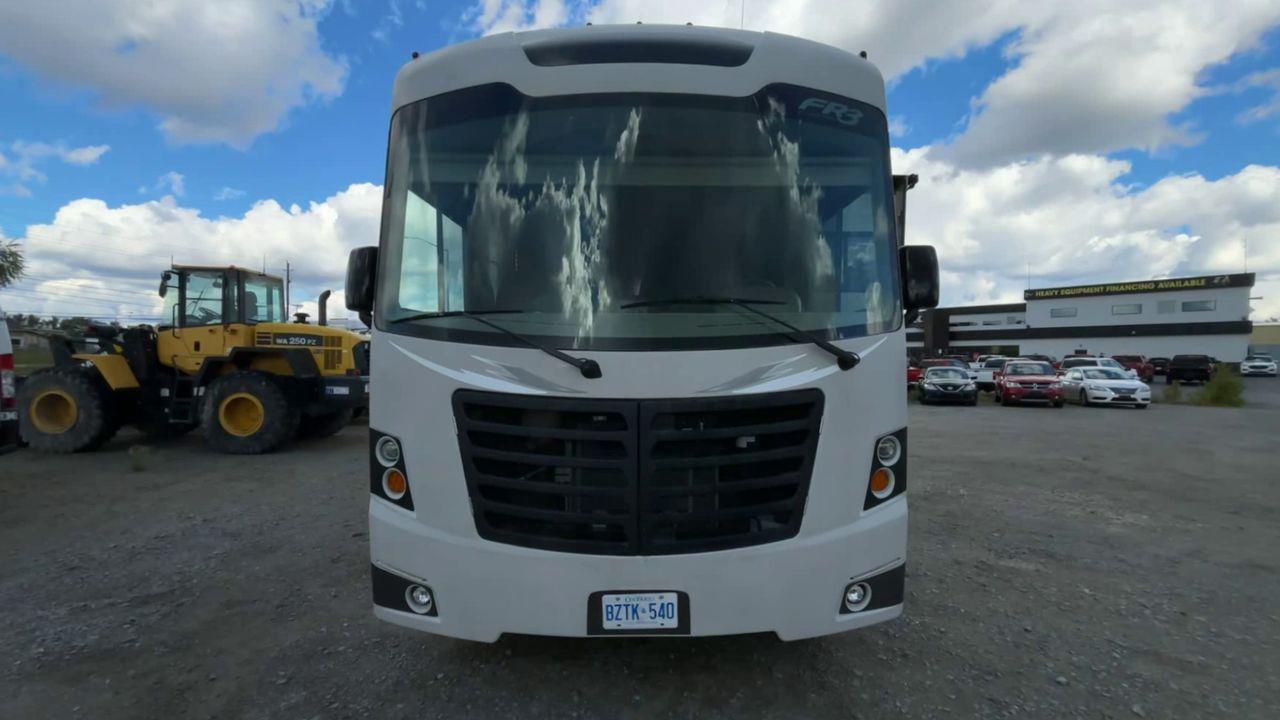 2016 Ford F-53 Motorhome Chassis 32' WITH AWNING & 2 POP OUTS, DOUBLE DOOR FRIDGE, A/C!! Photo