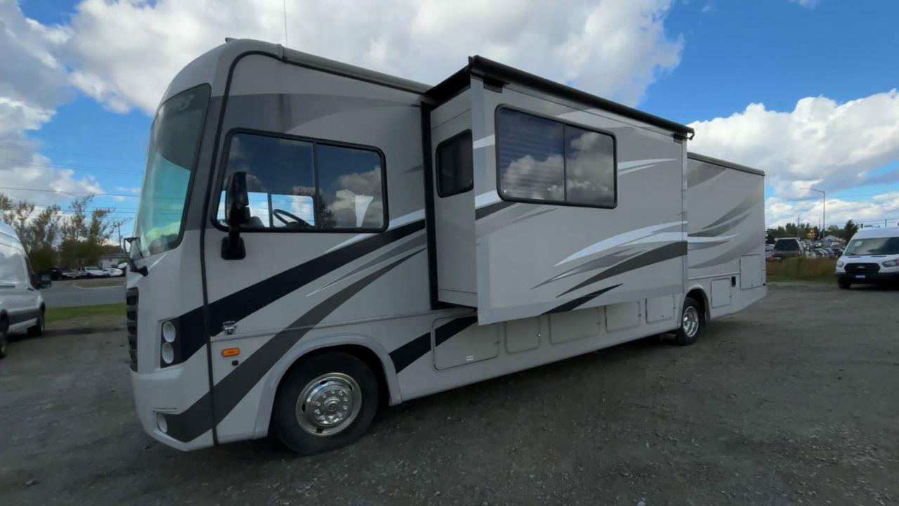 2016 Ford F-53 Motorhome Chassis 32' WITH AWNING & 2 POP OUTS, DOUBLE DOOR FRIDGE, A/C!! Photo