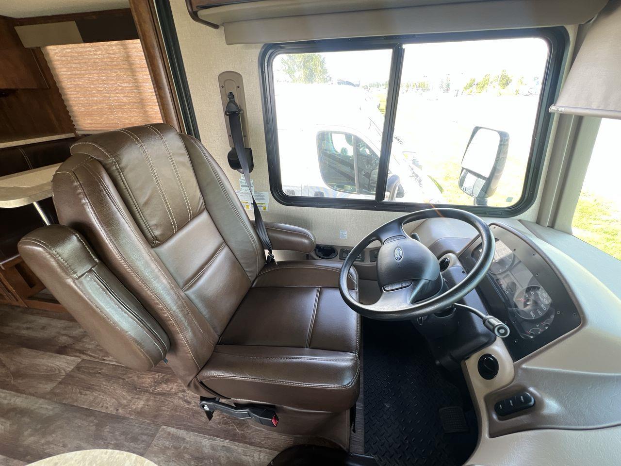 2016 Ford F-53 Motorhome Chassis 32' WITH AWNING & 2 POP OUTS, DOUBLE DOOR FRIDGE, A/C!! Photo