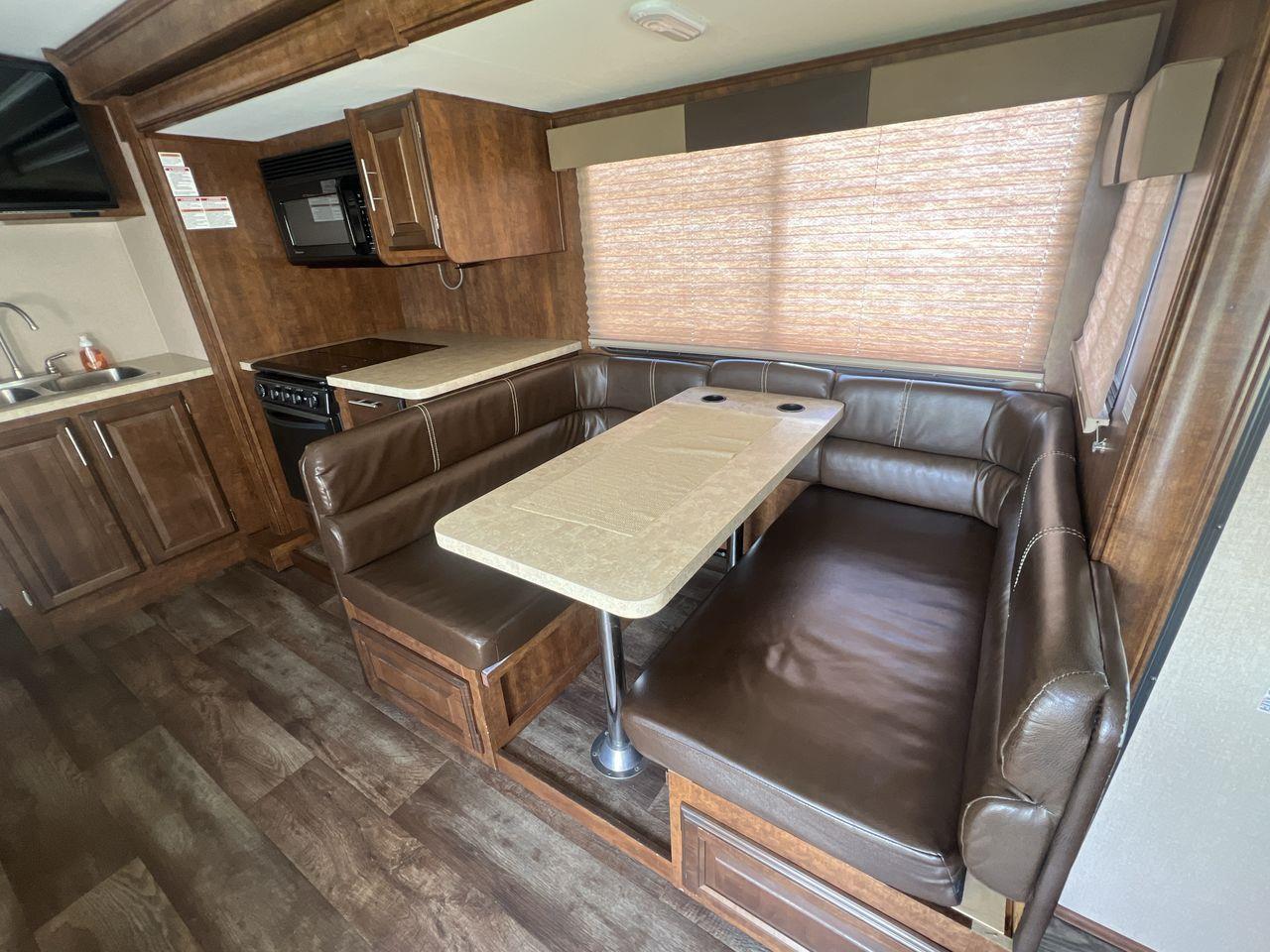 2016 Ford F-53 Motorhome Chassis 32' WITH AWNING & 2 POP OUTS, DOUBLE DOOR FRIDGE, A/C!! Photo