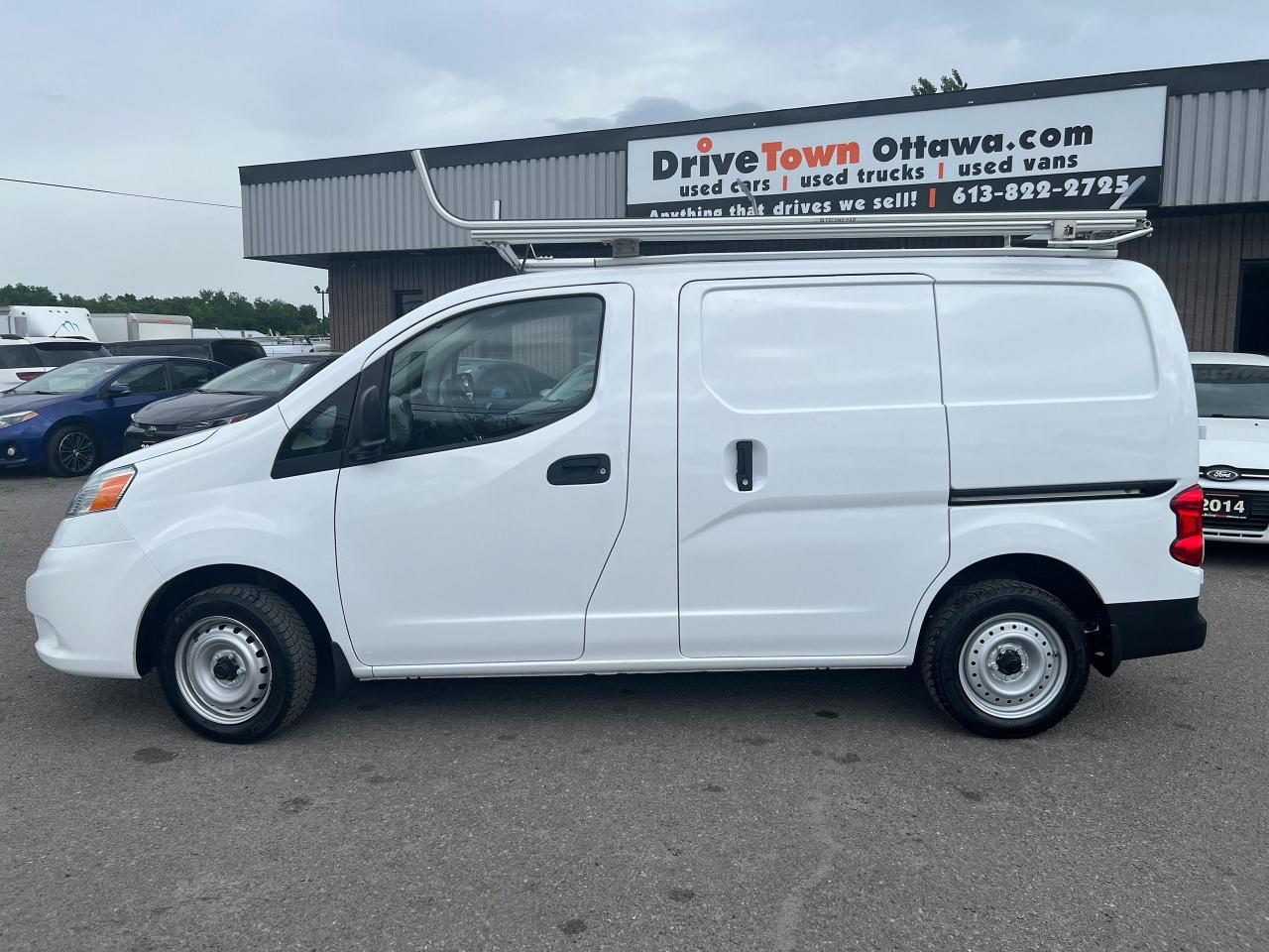 2021 Nissan NV200 SV - Photo #2