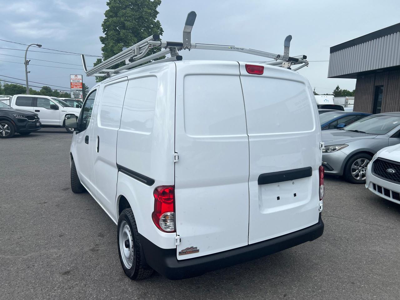 2021 Nissan NV200 SV - Photo #3