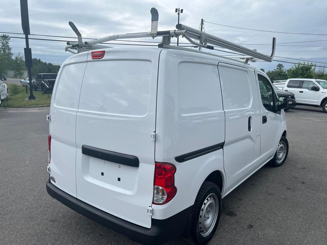 2021 Nissan NV200 SV - Photo #5