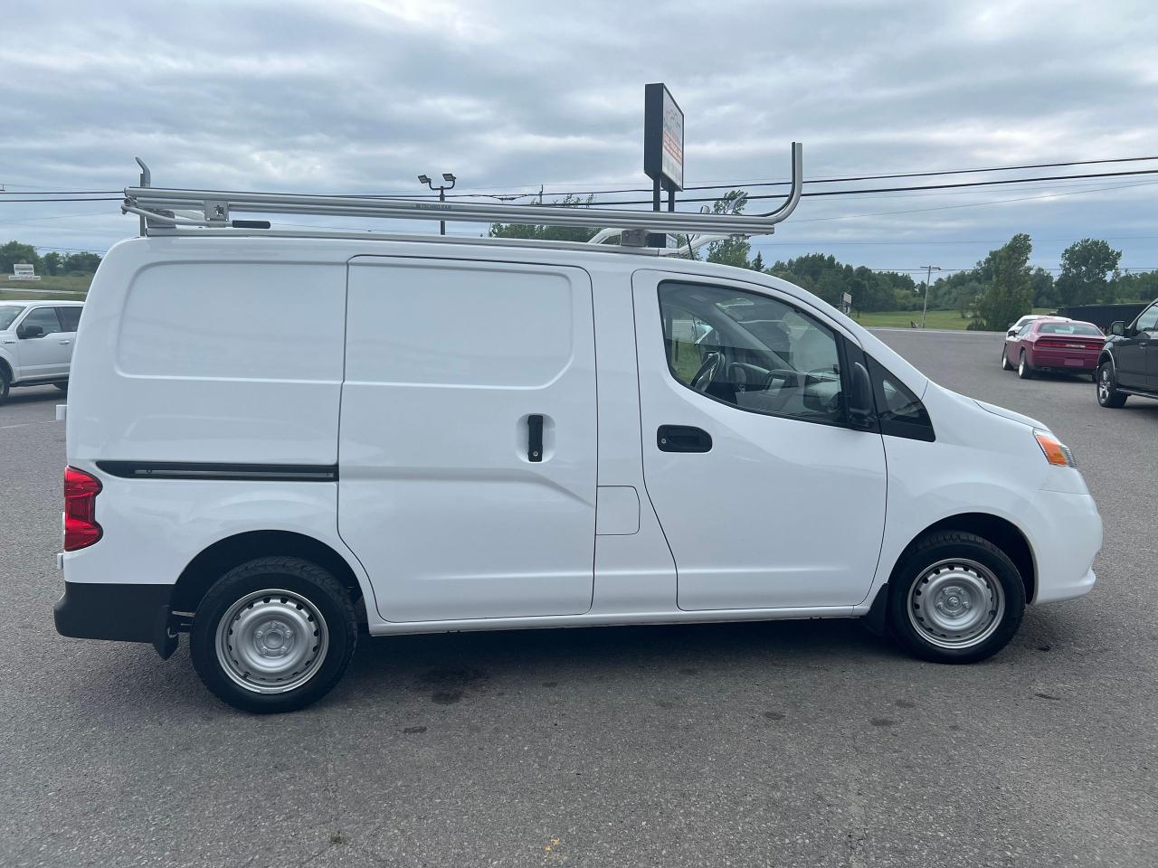 2021 Nissan NV200 SV - Photo #6