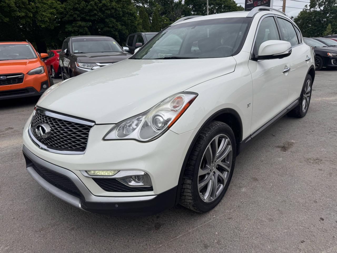 2016 Infiniti QX50 AWD - Photo #3