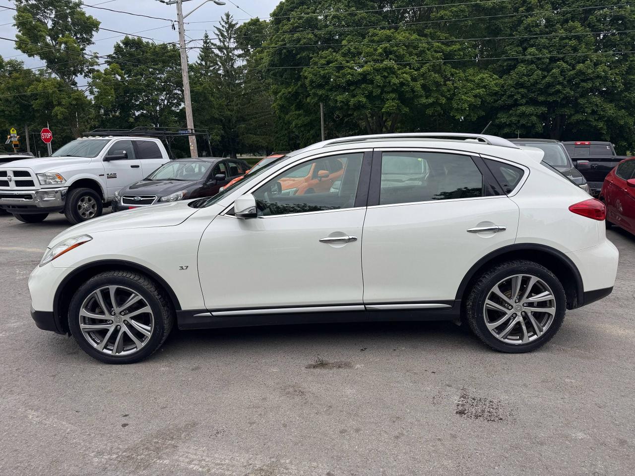 2016 Infiniti QX50 AWD - Photo #4