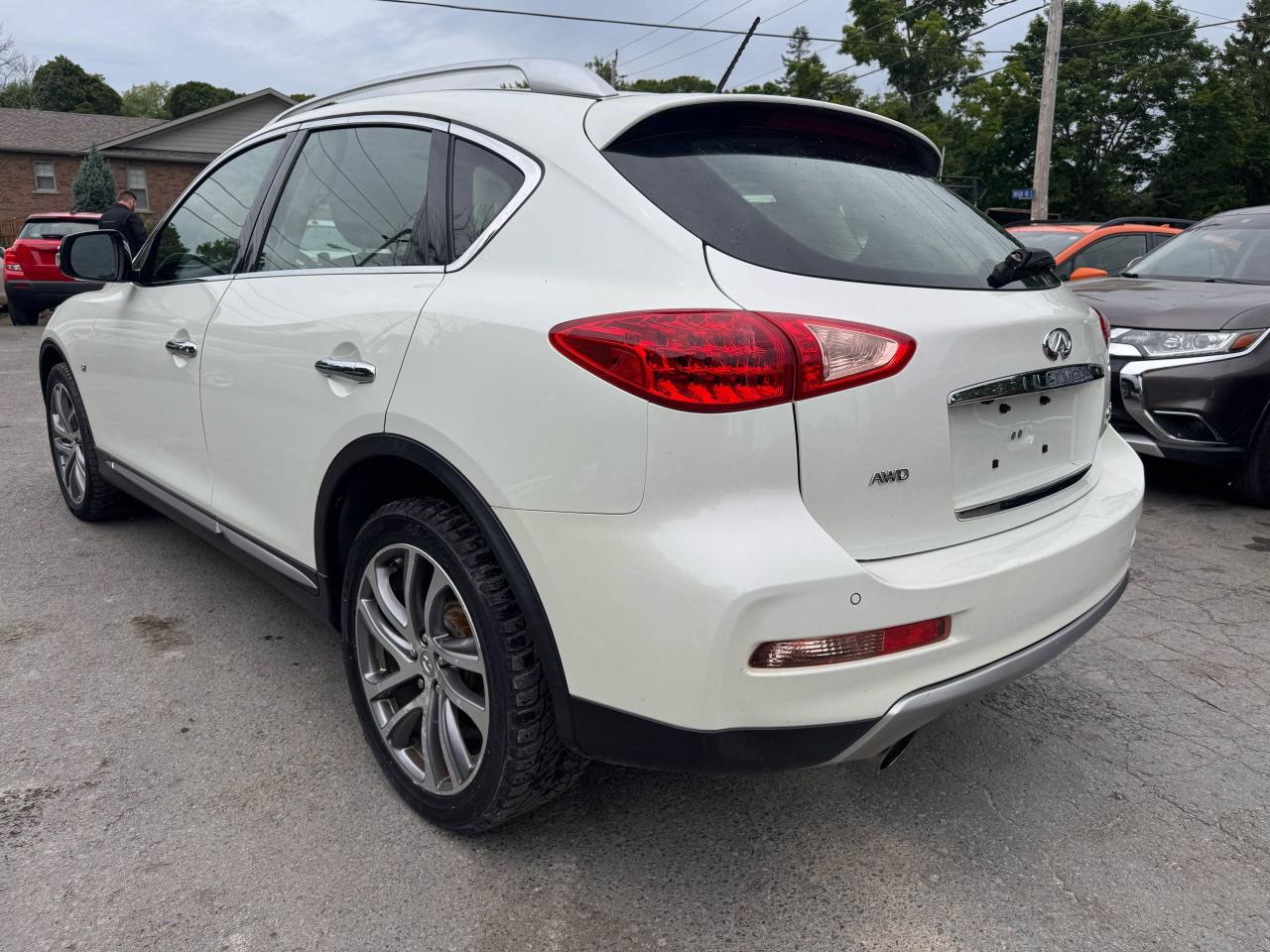 2016 Infiniti QX50 AWD - Photo #5
