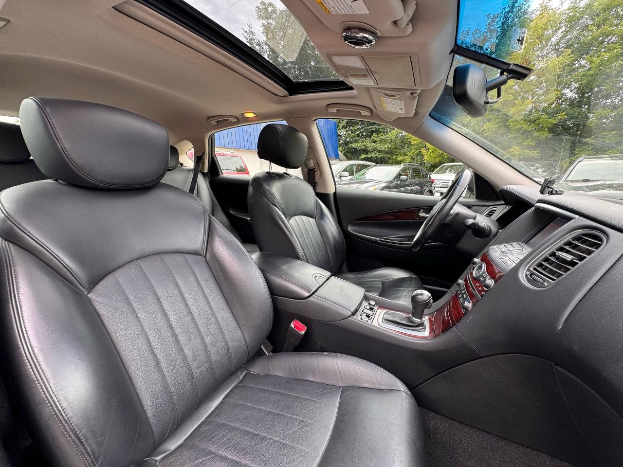 2016 Infiniti QX50 AWD - Photo #9