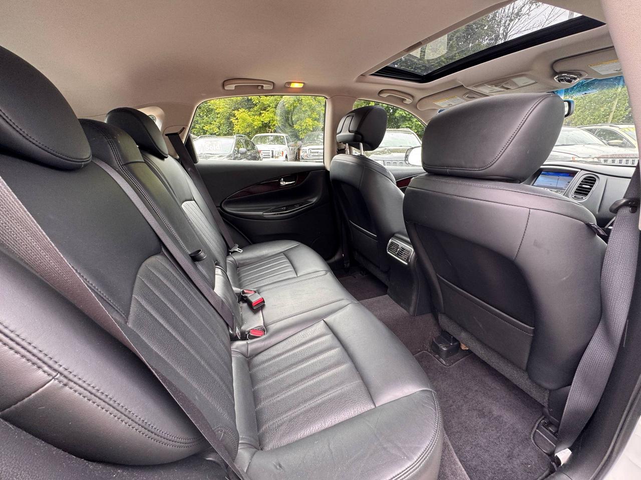 2016 Infiniti QX50 AWD - Photo #11