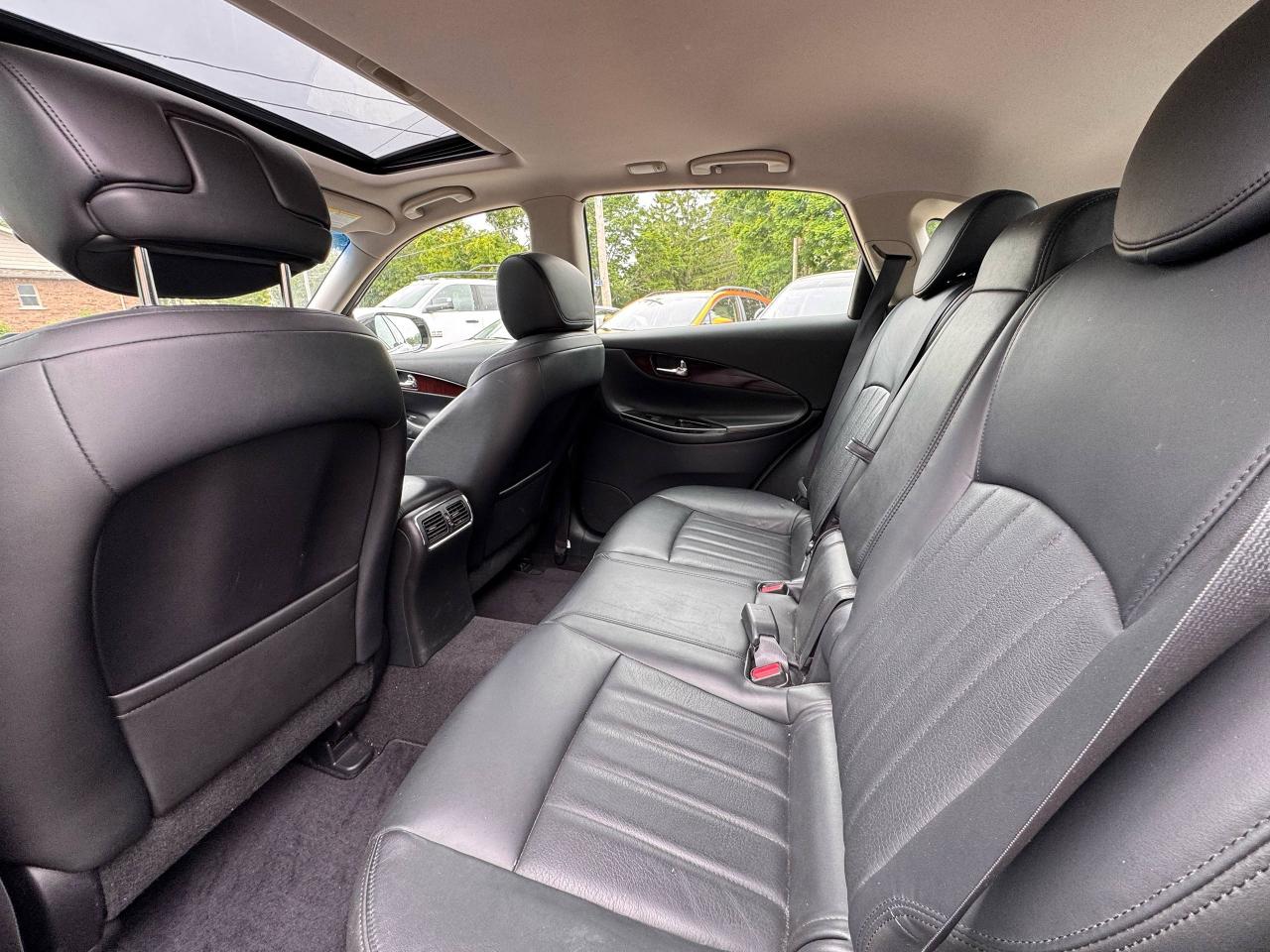 2016 Infiniti QX50 AWD - Photo #13