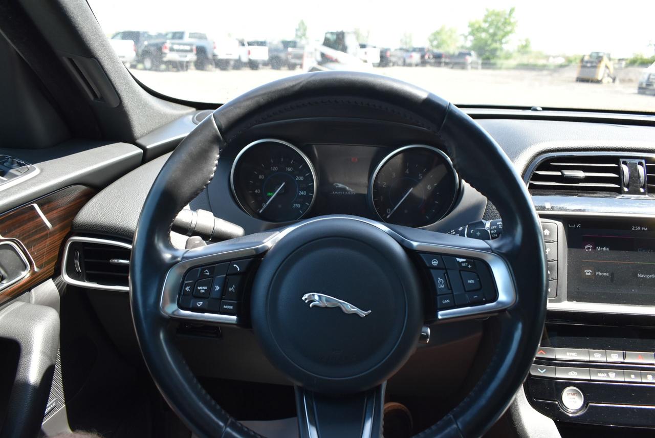 2018 Jaguar F-PACE 35t AWD Prestige 3.0L Supercharged - Photo #35