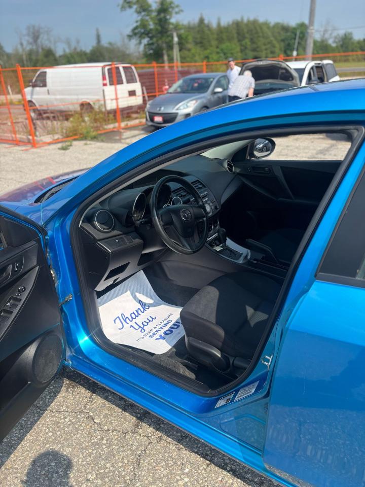 2011 Mazda MAZDA3 GX Photo4