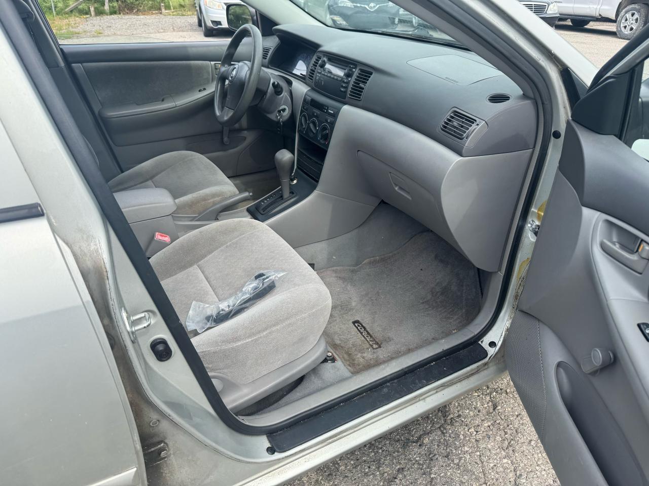 2004 Toyota Corolla CE - Photo #5