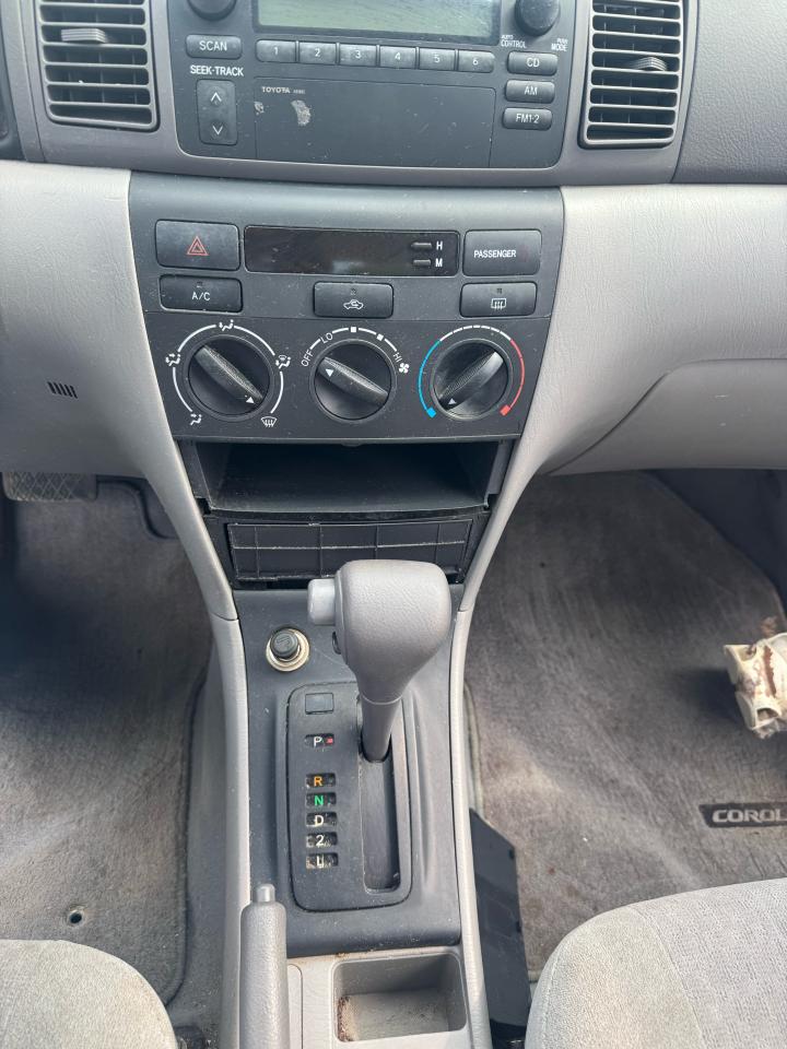 2004 Toyota Corolla CE - Photo #8