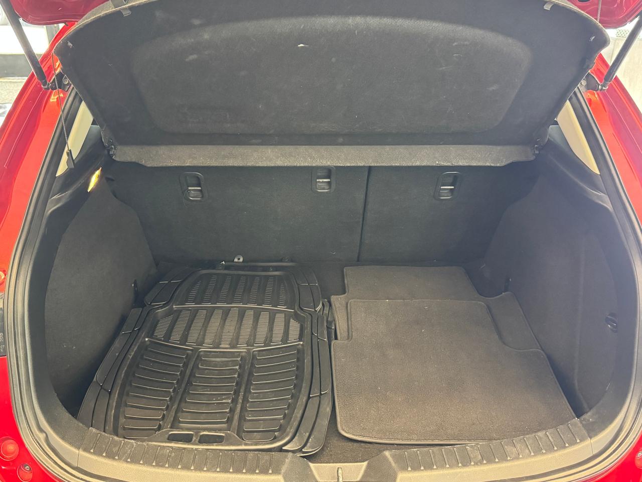 2016 Mazda MAZDA3 GS Hatchback+New Tires+Sunroof+CLEAN CARFAX Photo26