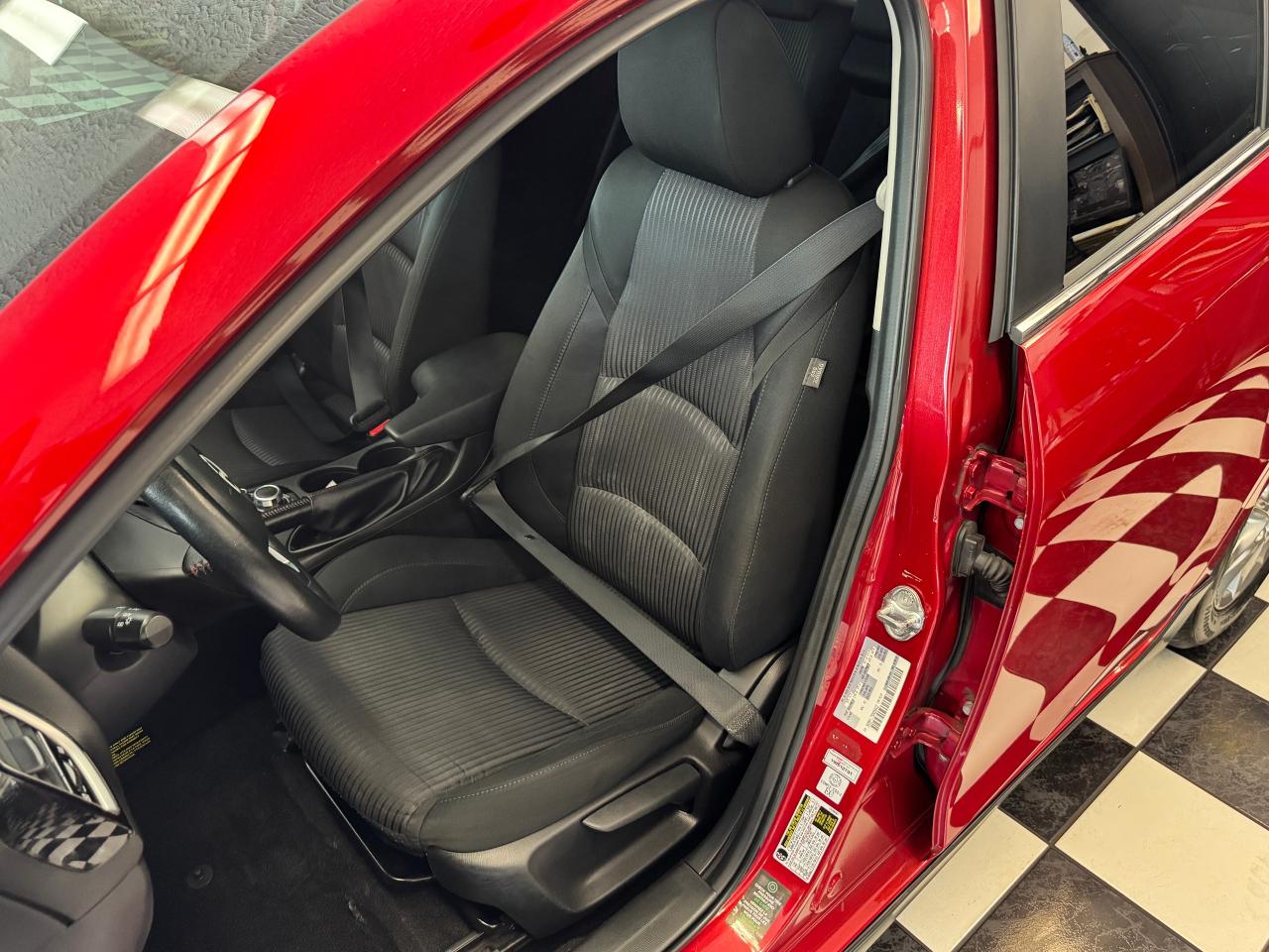 2016 Mazda MAZDA3 GS Hatchback+New Tires+Sunroof+CLEAN CARFAX Photo21
