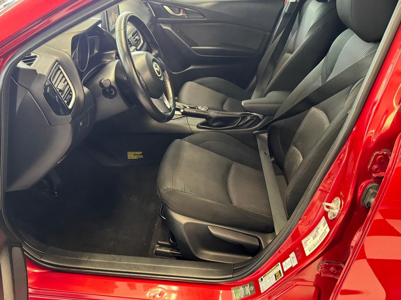 2016 Mazda MAZDA3 GS Hatchback+New Tires+Sunroof+CLEAN CARFAX Photo20
