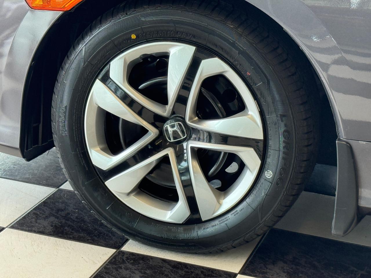 2018 Honda Civic LX+New Tires+Brakes+Camera+ApplePlay+CLEAN CARFAX Photo47
