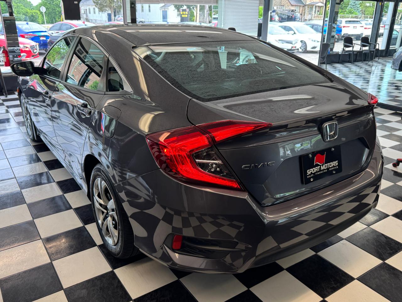 2018 Honda Civic LX+New Tires+Brakes+Camera+ApplePlay+CLEAN CARFAX Photo5