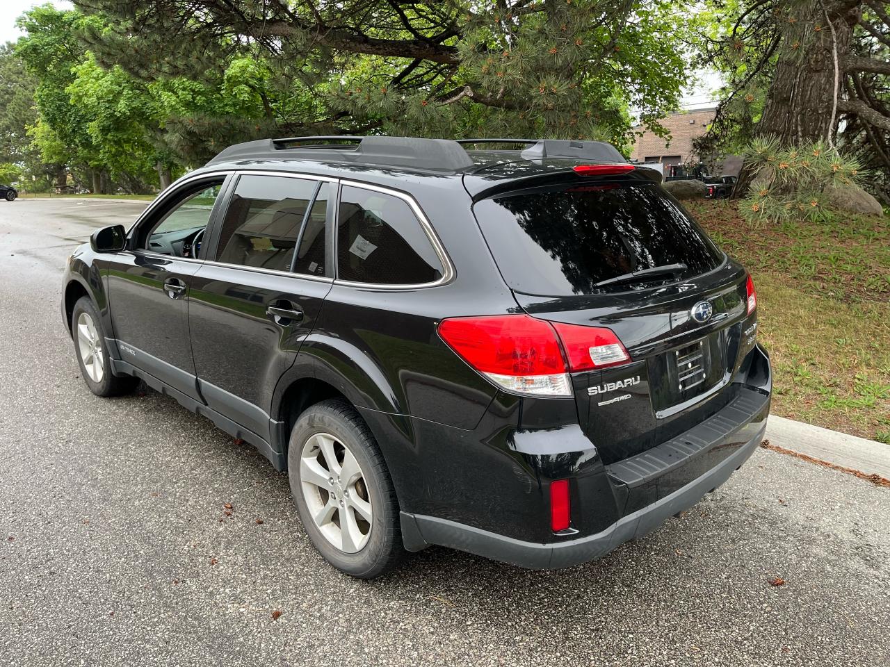 2014 Subaru Outback 3.6R w/LIMITED - ONLY 184,394KMS! LEATHER/MOONROOF - Photo #2