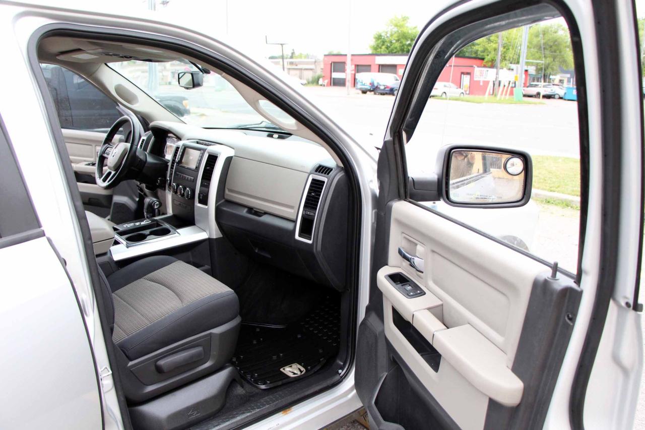2012 RAM 1500 4WD CREW CAB 140.5" OUTDOORSMAN - Photo #14