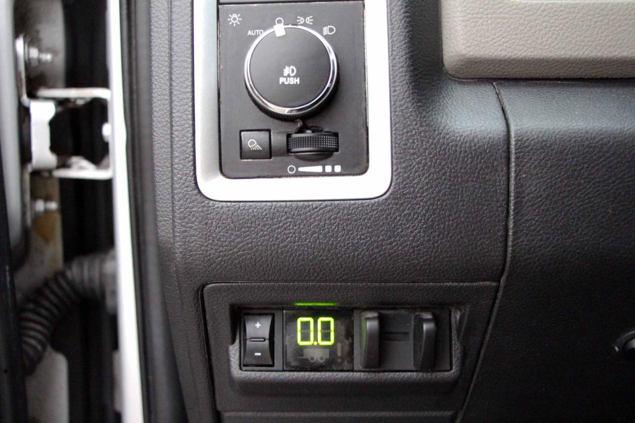 2012 RAM 1500 4WD CREW CAB 140.5" OUTDOORSMAN - Photo #25