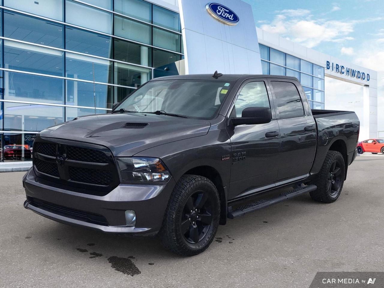 Used 2022 RAM 1500 Classic Express 4X4 Crewcab | Accident Free | Touch Screen | Hemi ! for sale in Winnipeg, MB