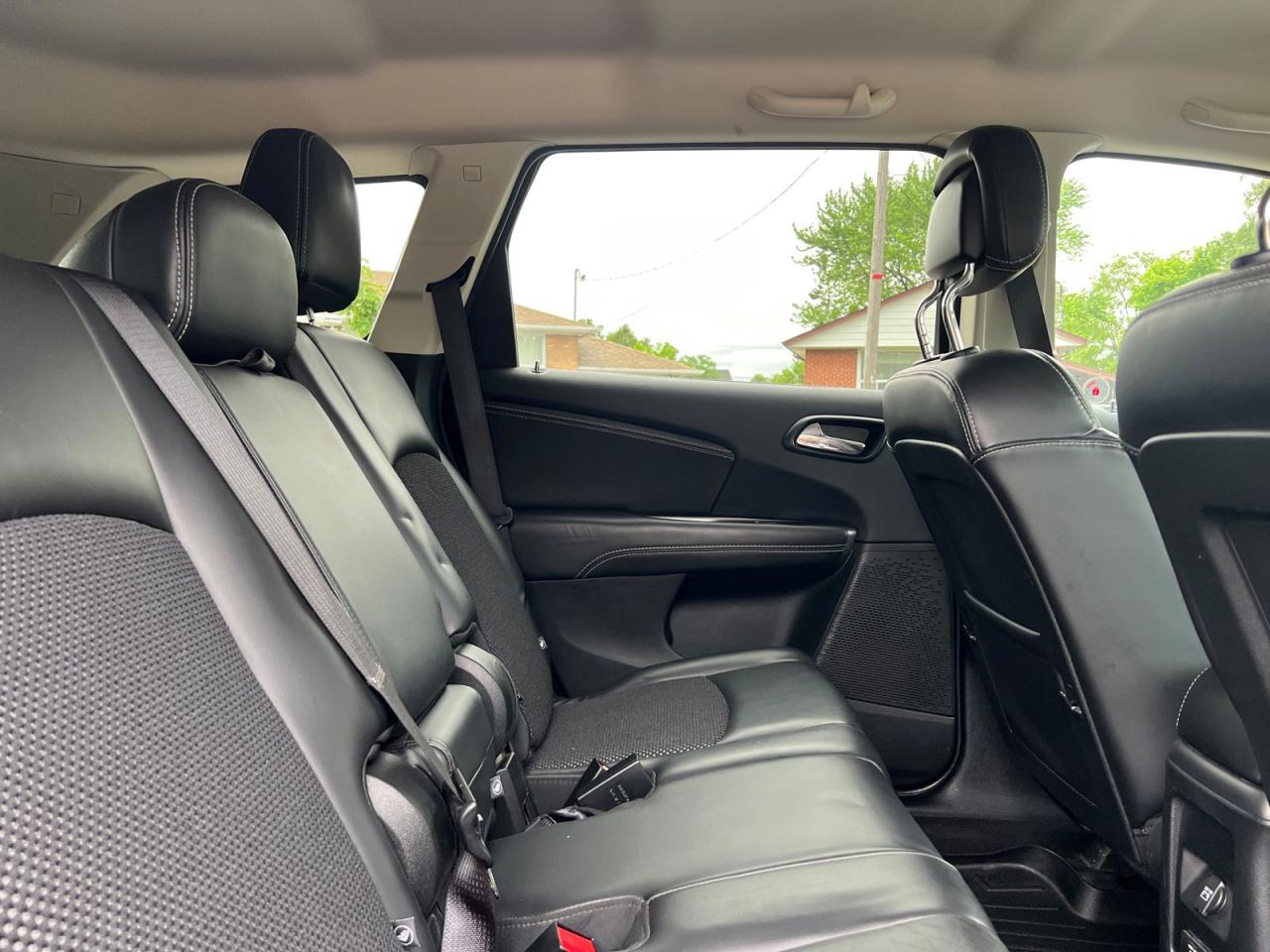 2017 Dodge Journey Crossroad Plus FWD - Photo #9