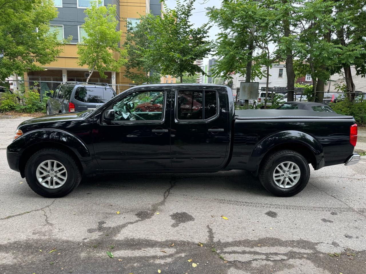 2017 Nissan Frontier SV CREWCAB - 4X4 - Photo #2