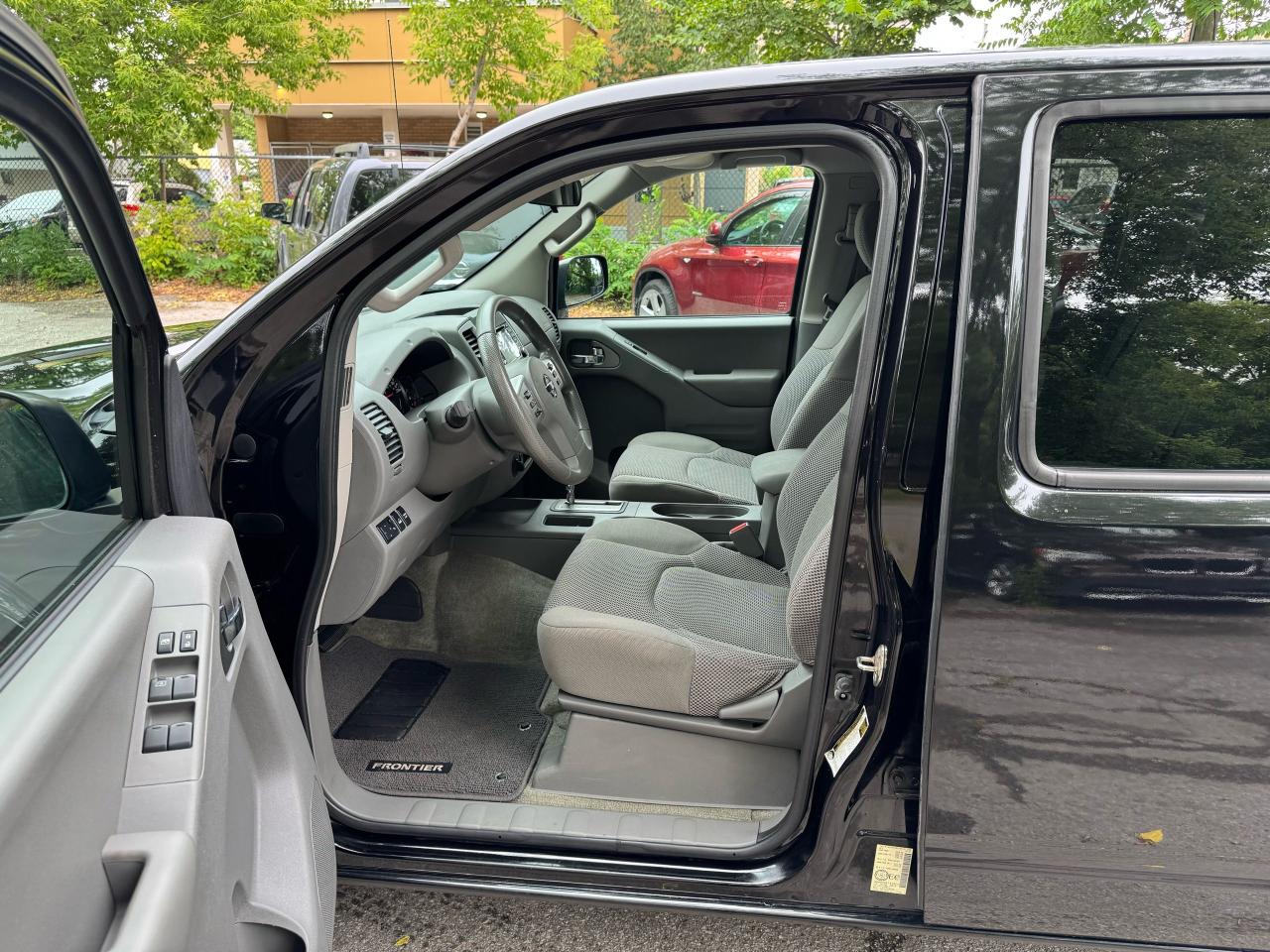 2017 Nissan Frontier SV CREWCAB - 4X4 - Photo #12