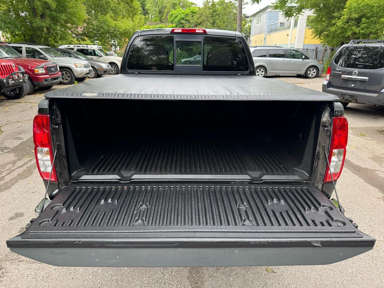 2017 Nissan Frontier SV CREWCAB - 4X4 - Photo #17