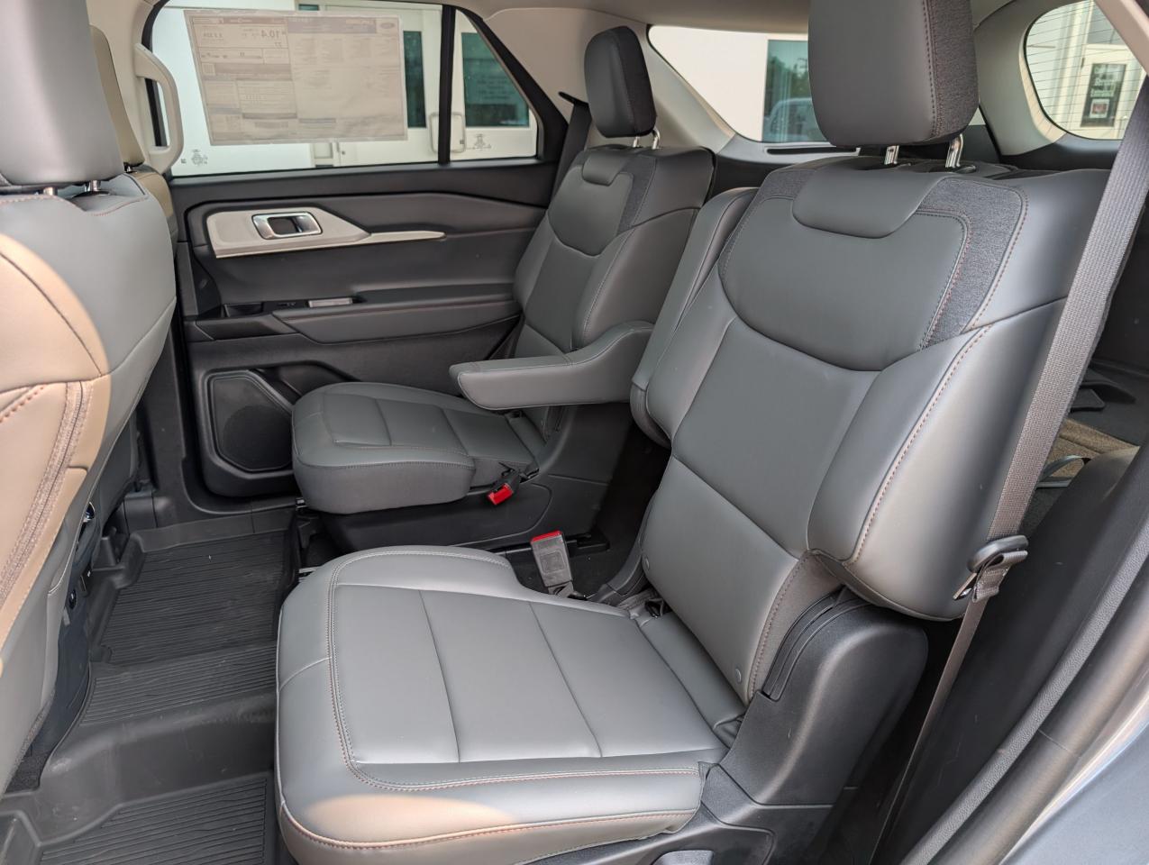 2025 Ford Explorer ACTIVE Photo5