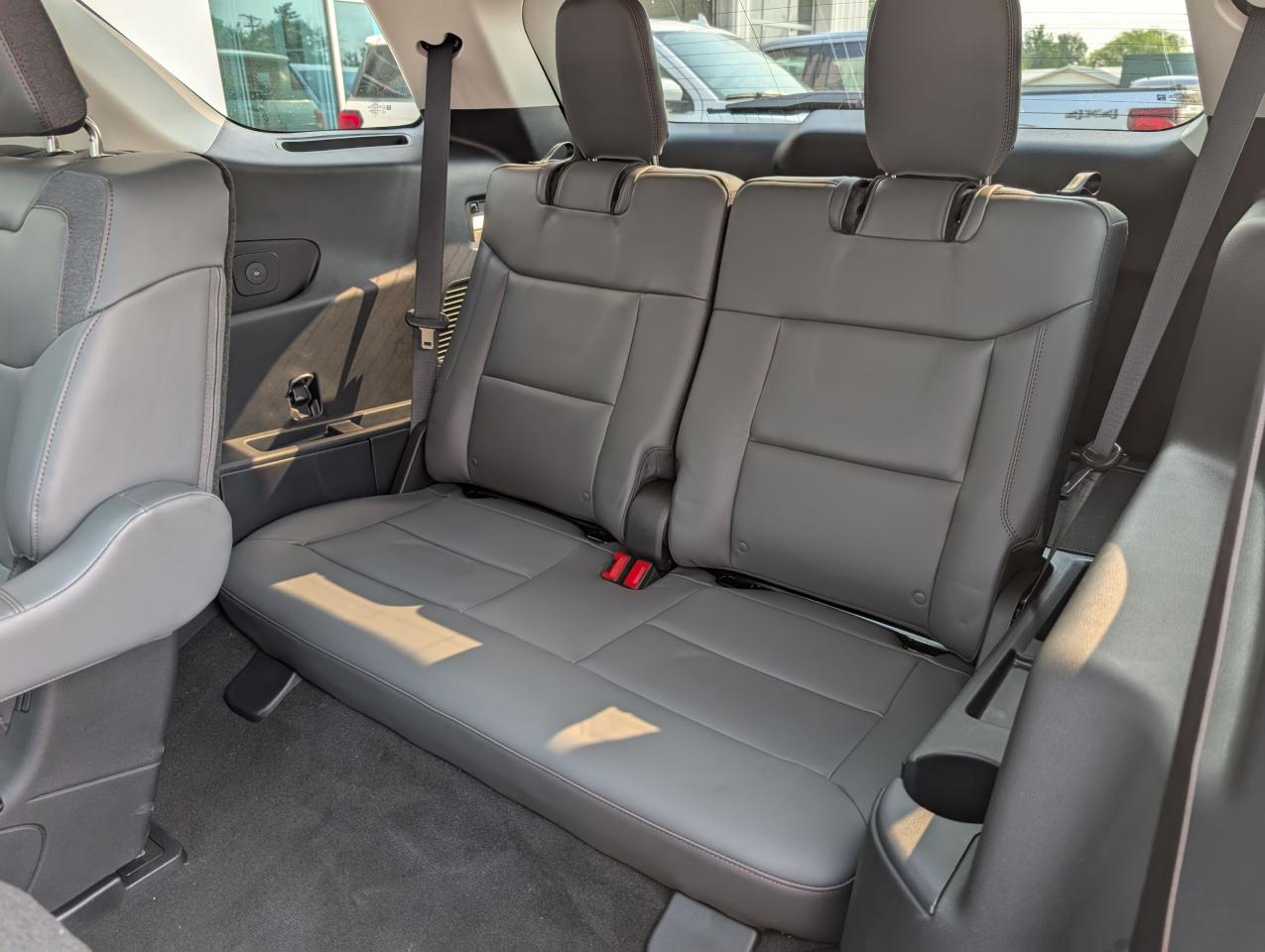 2025 Ford Explorer ACTIVE Photo5