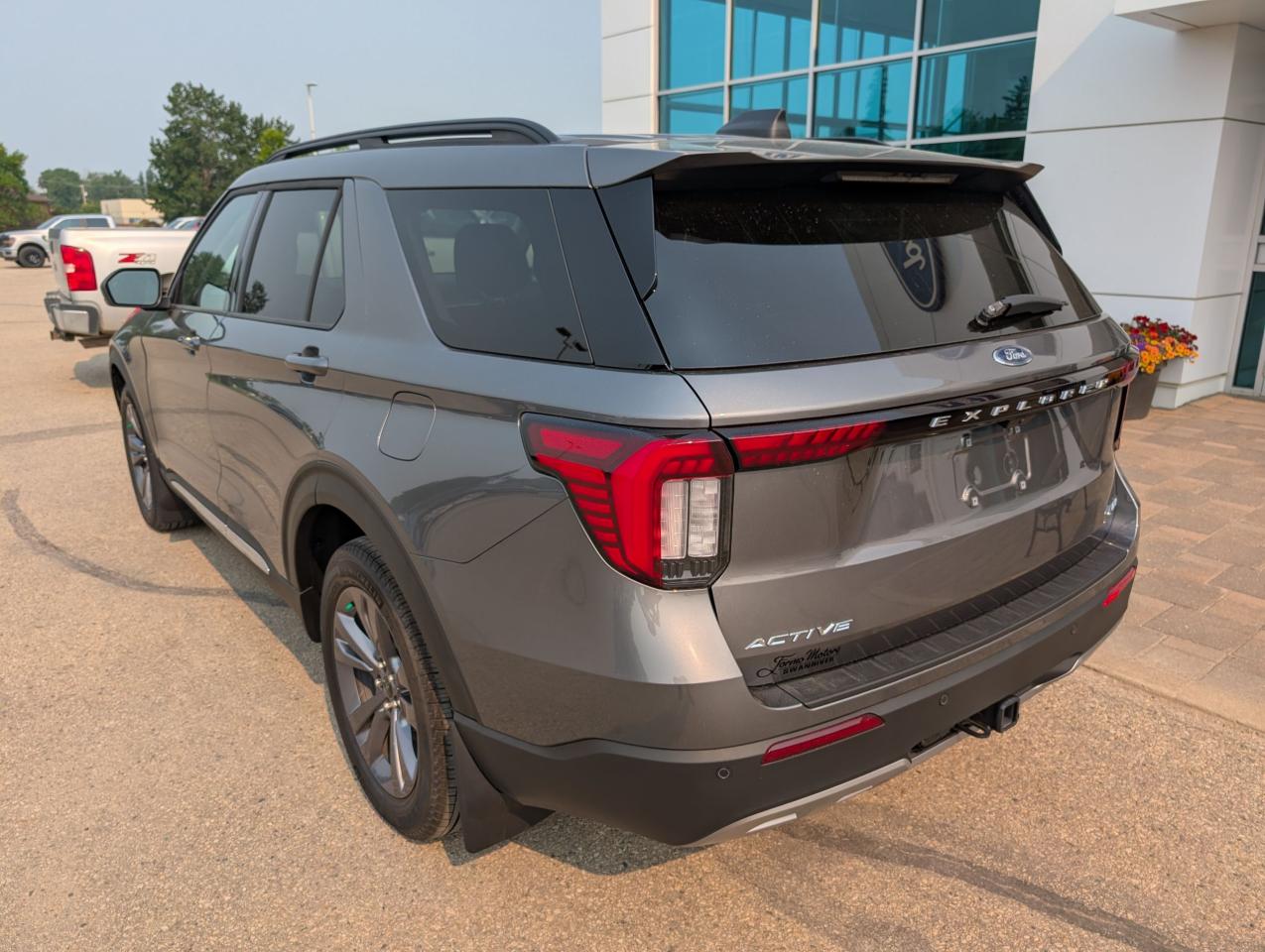 2025 Ford Explorer ACTIVE Photo5
